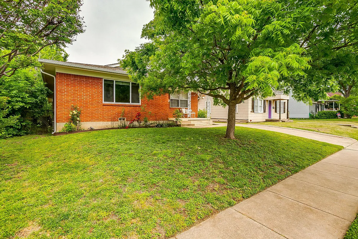 Building Photo - 3217 Lubbock Ave #B