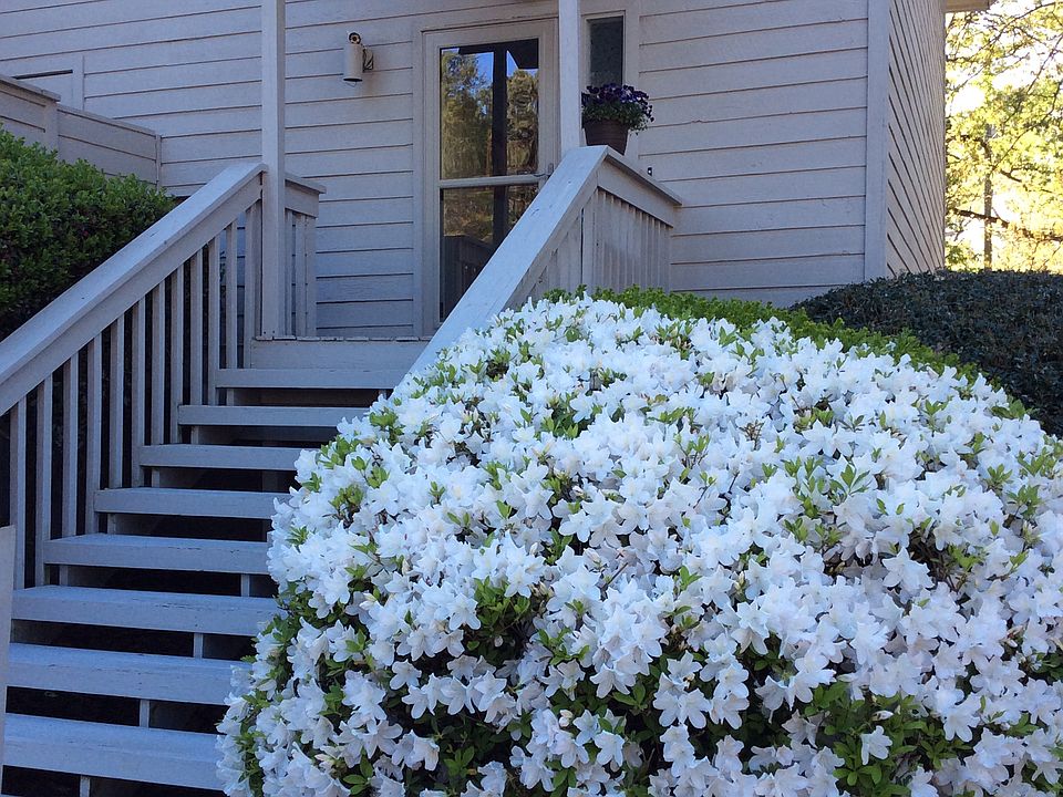 End unit townhome