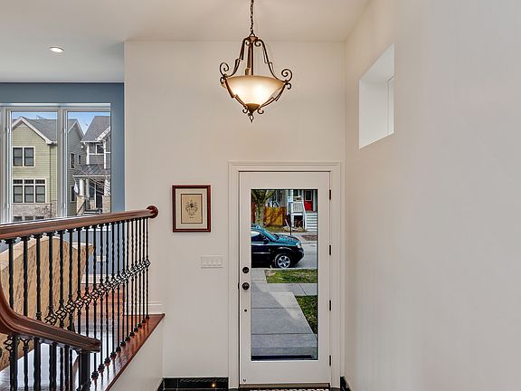 2nd image of 3926 N Claremont Ave #1