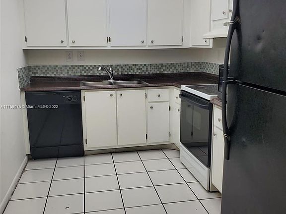 3rd image of 700 NW 214th St APT 117