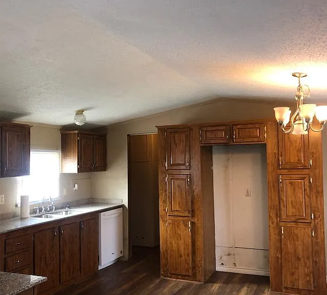 603 W Walnut St — Photo 17