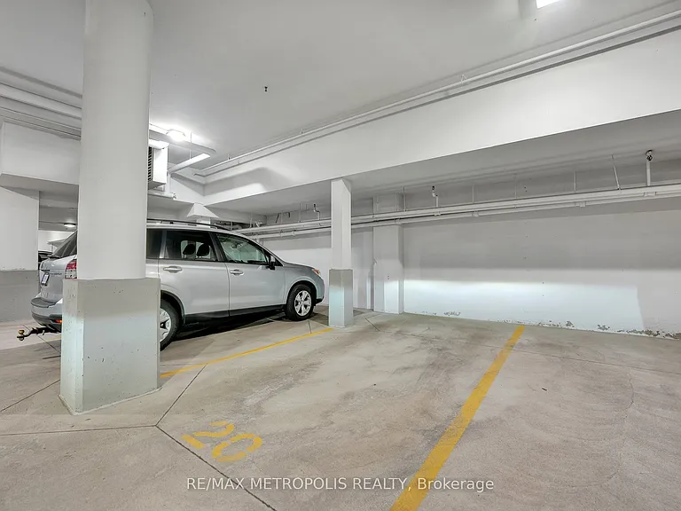276 King St W #207 — Photo 24