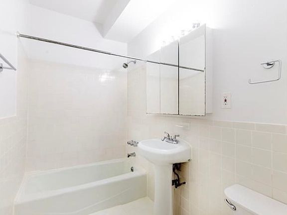 5th image of 120 W 25th St Frnt 3