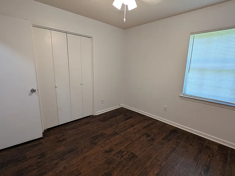 208 Broad St — Photo 5