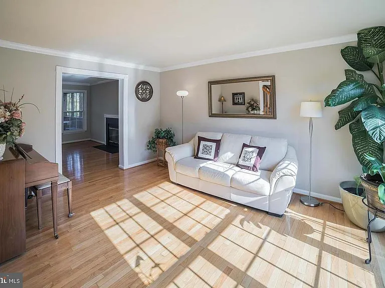18404 Crownsgate Cir — Photo 8