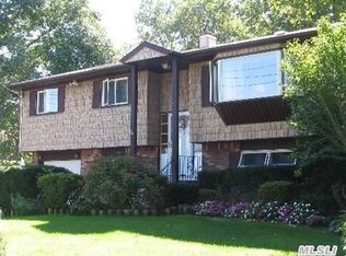 650 Elder Ln, Ronkonkoma, NY 11779