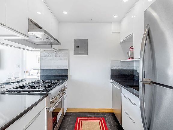 5th image of 420 E 58th St APT 26C