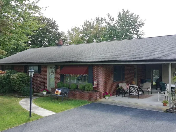 213 Joyce Dr, Fayetteville, PA 17222