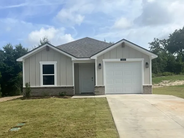 225 Spokane St, Gladewater, TX 75647