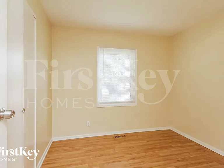 703 E Streamwood Blvd — Photo 12
