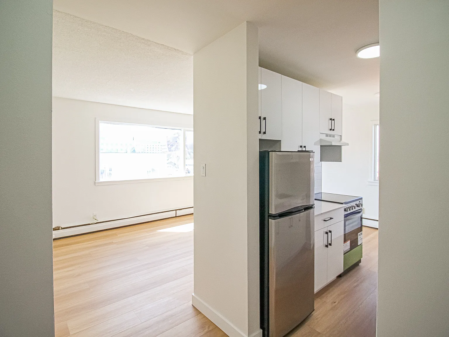 Rosedale Apartments - 10959 97 St NW — Photo 3
