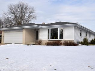 6130 Thorncrest Dr, Greendale, WI 53129