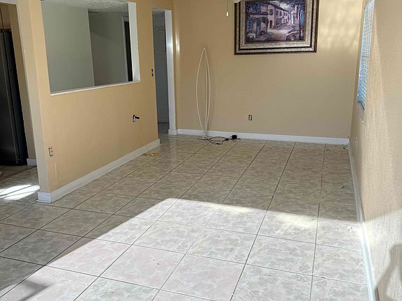3rd image of 4715 Town N Country Blvd