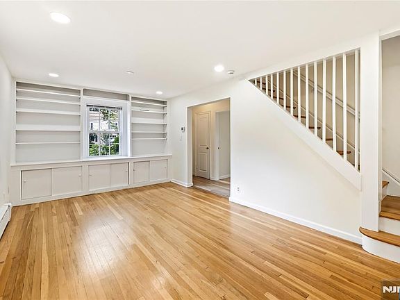 3rd image of 7 Burnham Pl