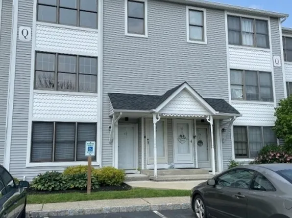 68 Burlington Ct, Hamburg Boro, NJ 07419