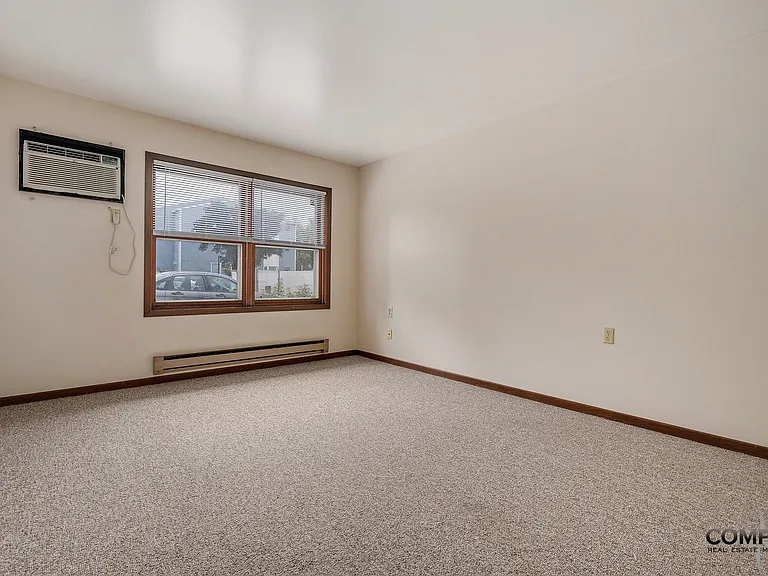414 Doty St — Photo 7