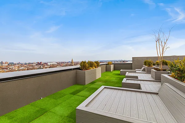 Rented by EXR | media 18