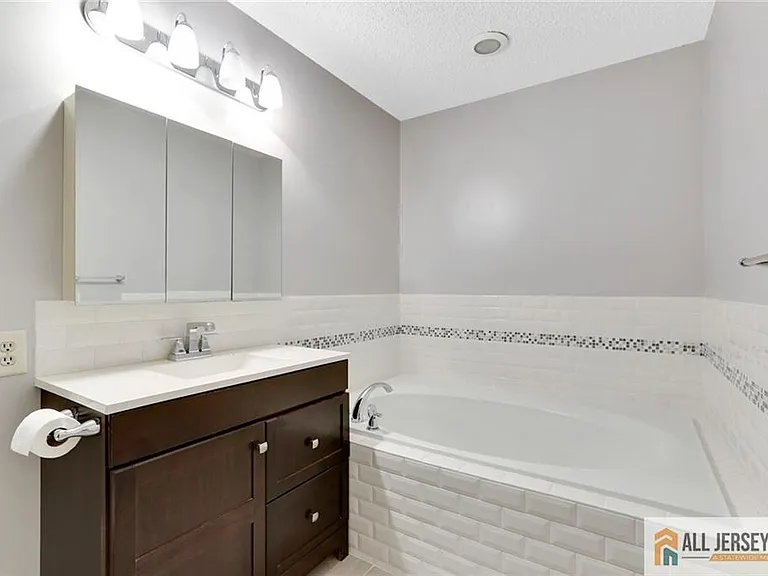 140 S Barrow Pl — Photo 21