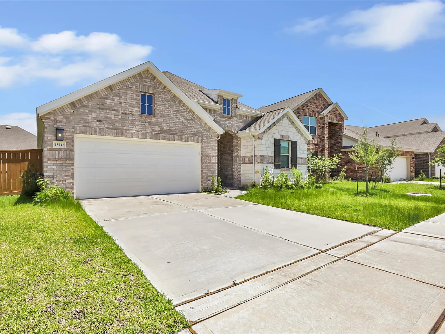 4 bed, 3.0 bath, 2204 sqft, $2,600 — Photo 2