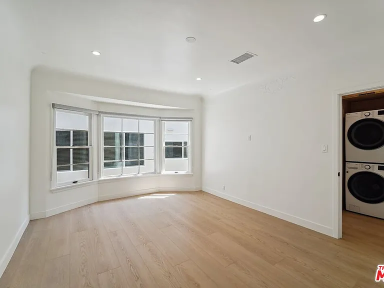 9122 W 3rd St — Photo 23