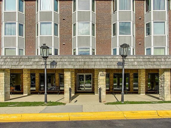 4th image of 400 Ascot Dr APT 1M
