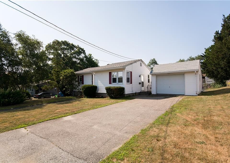 1st image of 115 Evergreen Ave
