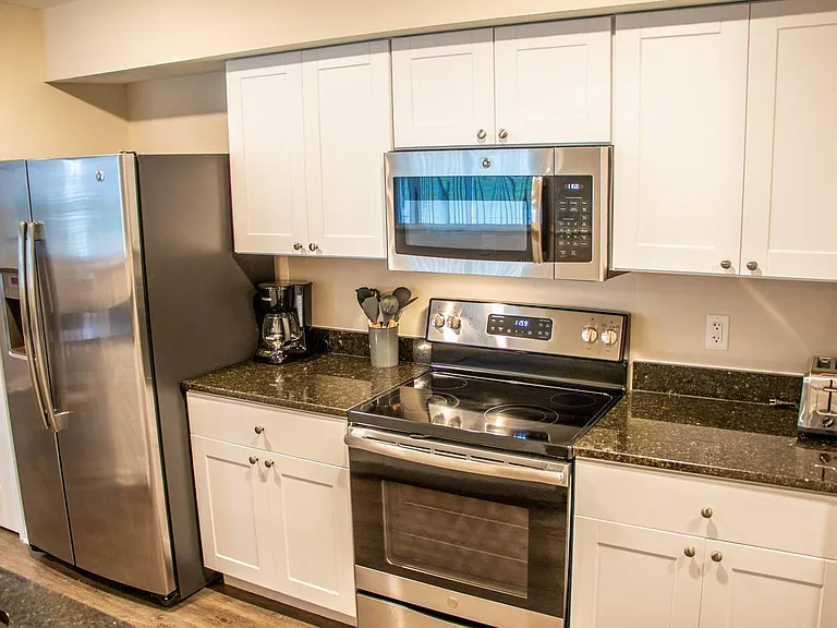 Latham Apartments — Photo 84