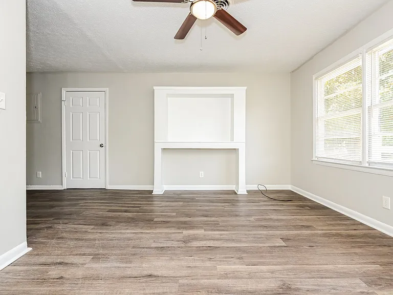 181142_019_living_room_12962873.jpg