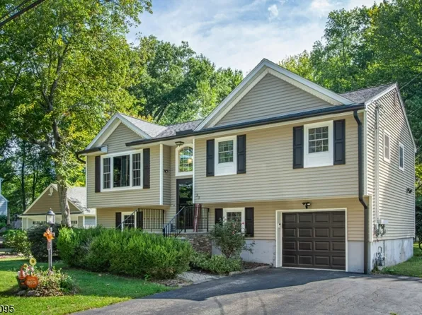 33 Lakeside Ave, Bloomingdale Boro, NJ 07403