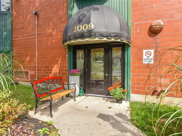 1009 Queenston Rd #216, Cambridge, ON N3H 3K7