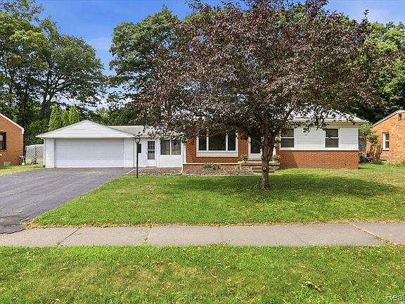 2nd image of 2067 Oakdale Dr