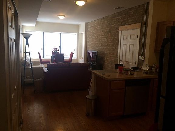 3rd image of 4047 N Sawyer Ave