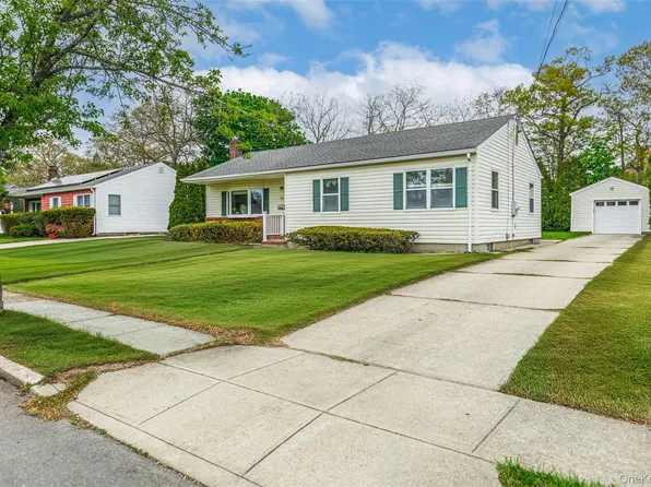 14 George Court, Bellport Village, NY 11713