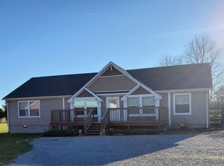 1215 E Randolph St, Mc Leansboro, IL 62859