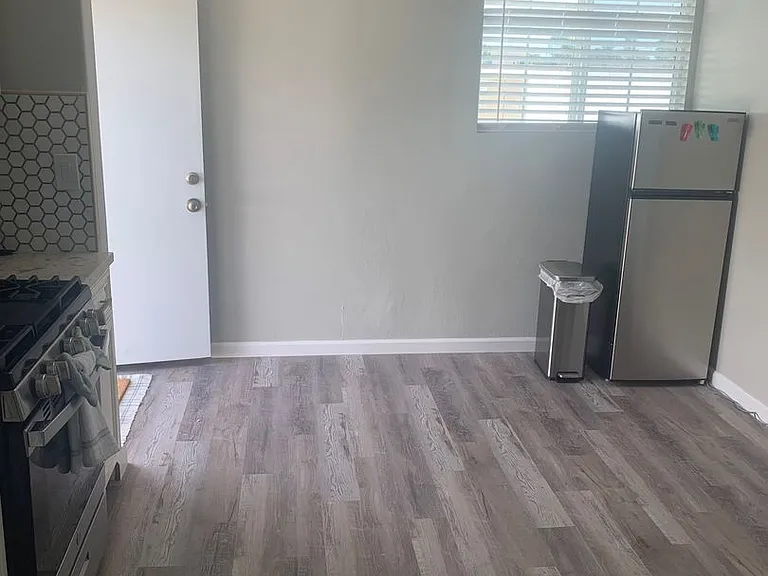 2437 E Main St — Photo 5