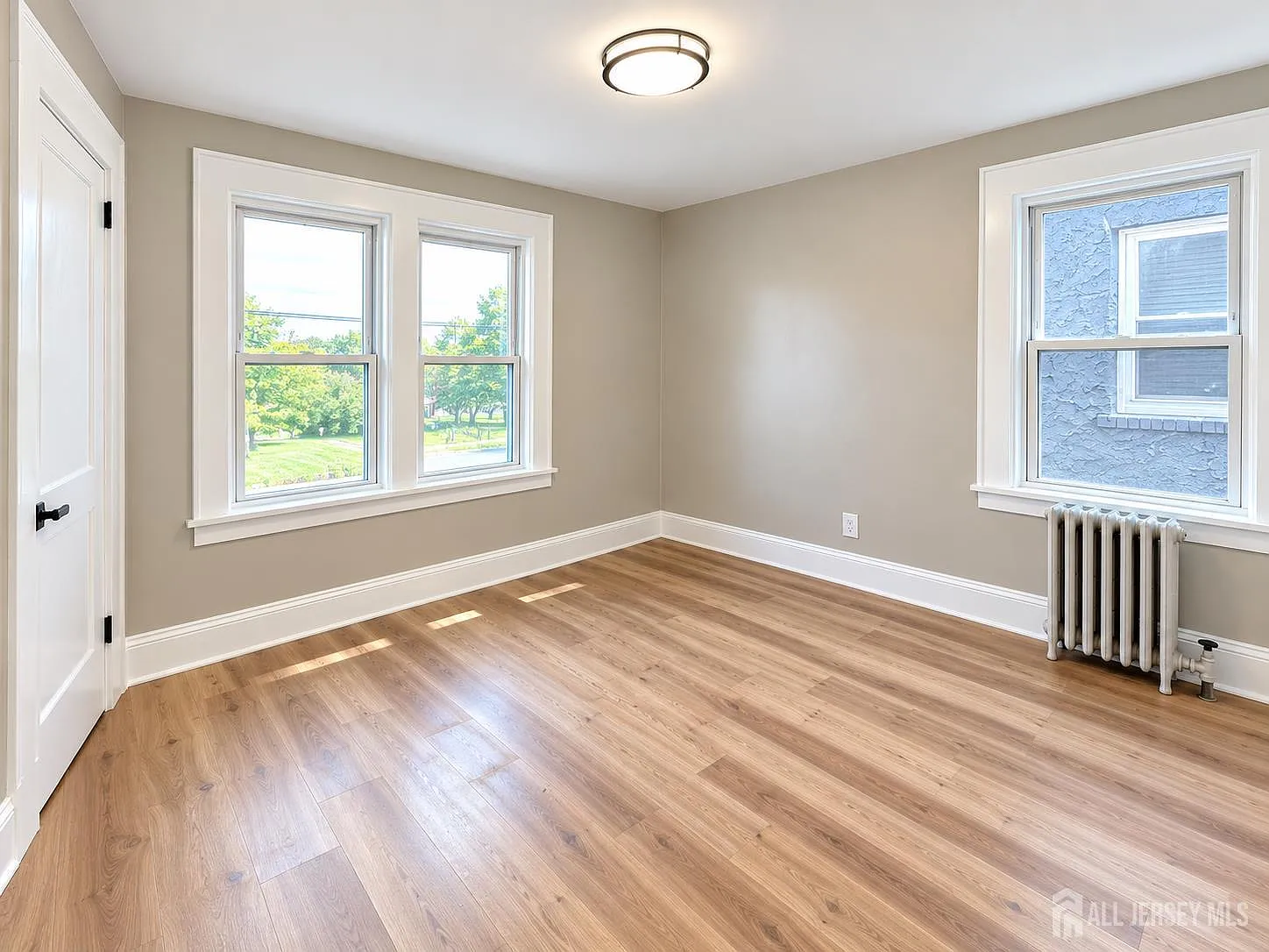 3 bed, 1.0 bath, 1050 sqft, $2,650 — Photo 4