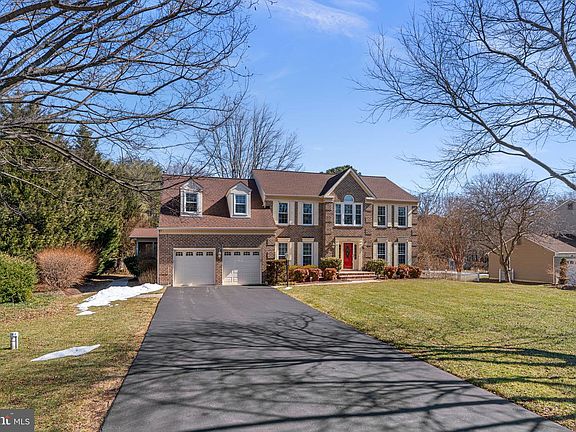 2nd image of 914 Redmore Dr