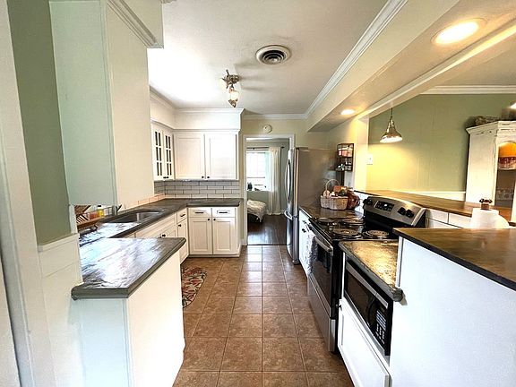 2nd image of 3917 Crescent Dr