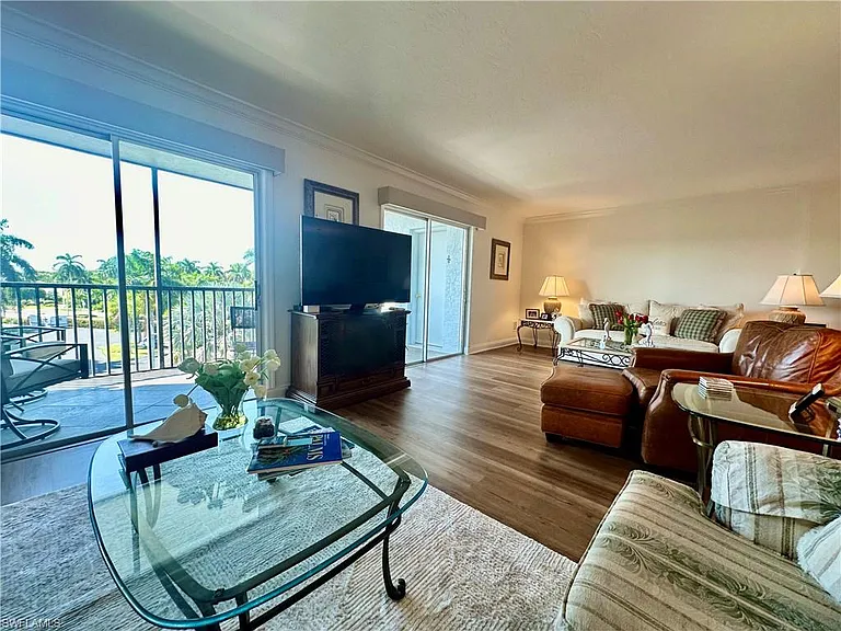 555 Park Shore Dr #B-403 — Photo 11