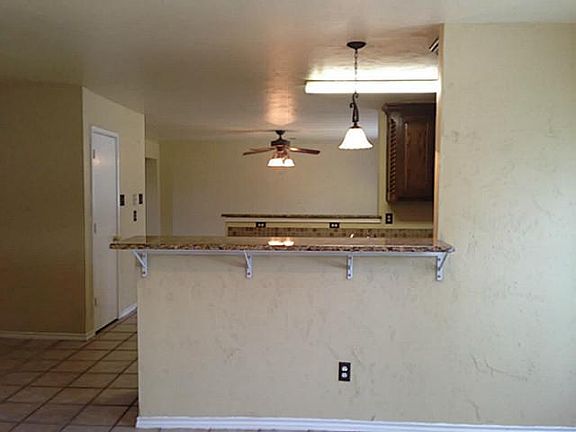 4th image of 706 Bluffview Dr