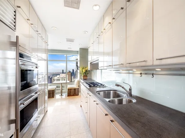 151 East 58th Street image 11 of 19