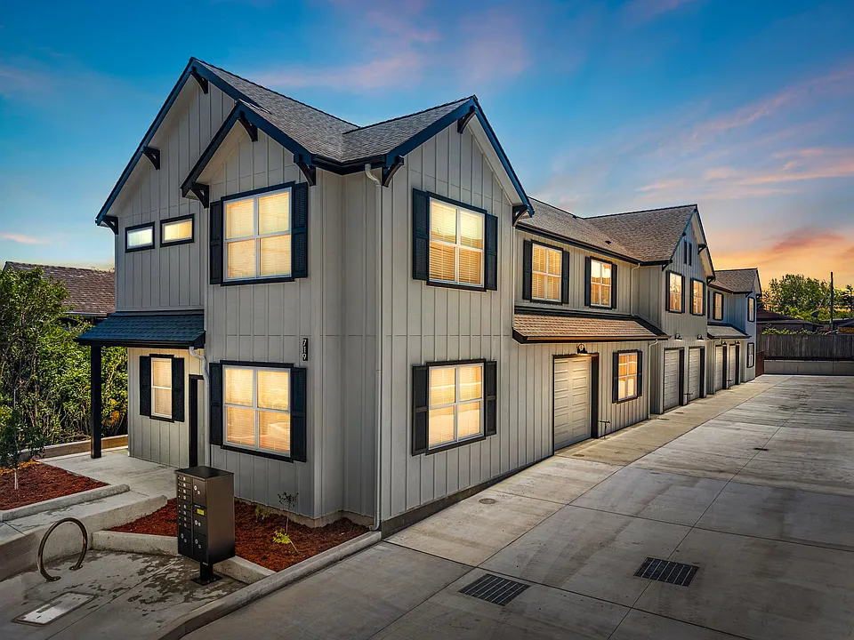 719 W Buhne St #5