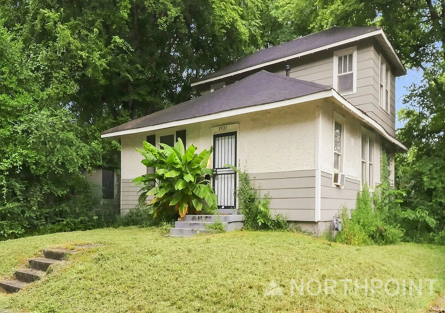 2-Bedroom, 1 Bath Single Family for Rent in Memphis, TN | Fenced backyard & Modern Kitchen — Photo 2