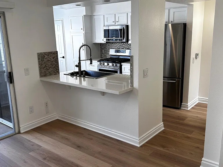 5455 Sylmar Ave #205 — Photo 7