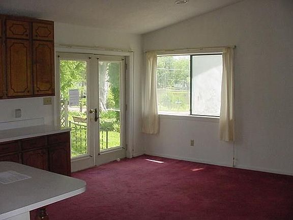 5th image of 721 Dill St