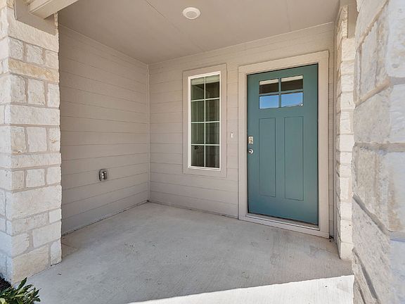 5th image of 585 Apache Plum Dr