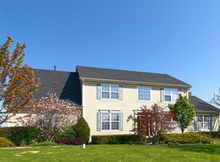 4 Hawthorn Grove Cir, Hawthorn Woods, IL 60047