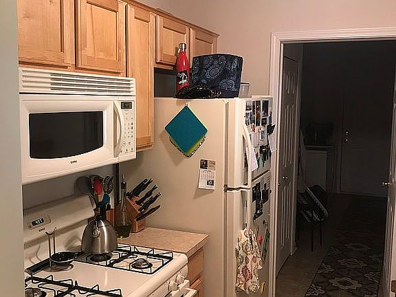 4th image of 647 Addington Ln