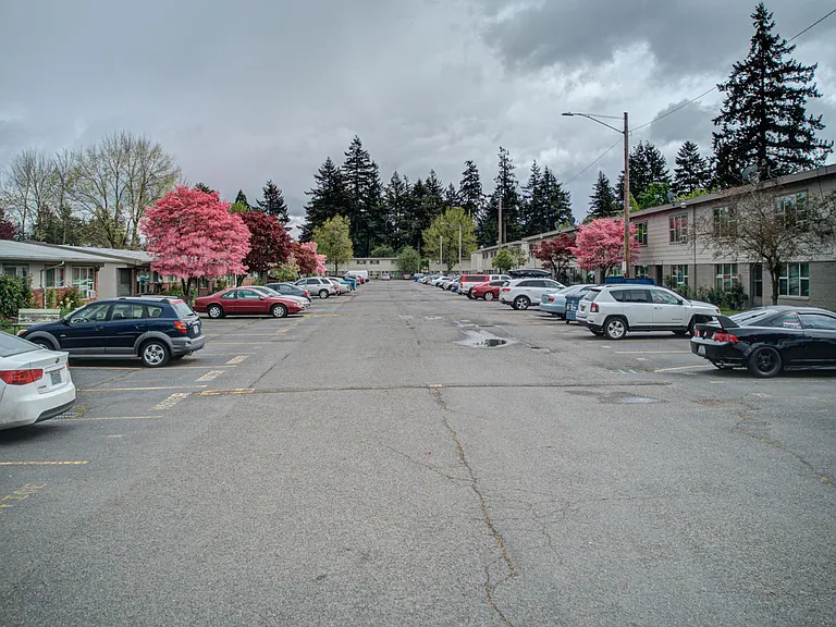 Midland Apartments — Photo 36