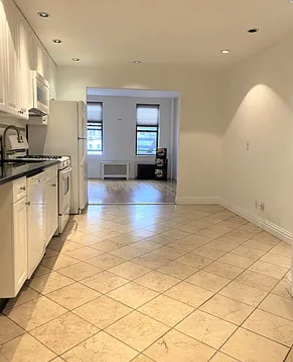 1st image of 206 E 34th St #4D